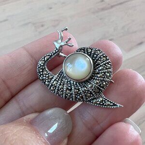 Vintage 925 Sterling Silver Snail Brooch | Mother of Pearl & Marcasite